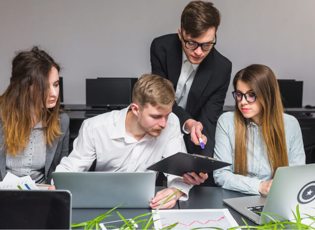 Oyuncular gülmeye veya gülmeye eğilimlidir